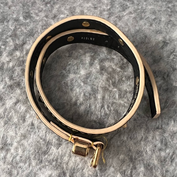 Louis Vuitton LV suhali wrap around black leather gold stud bracelet EUC - Picture 2 of 9